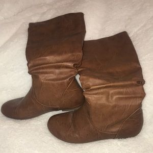 Chestnut brown boots
